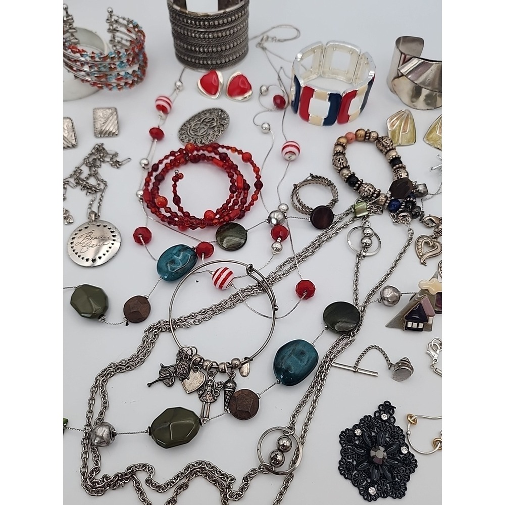 Vintage to Modern Costume Fashon Jewelry Lot Mixed Ethnic Beads 80s Charm Wear - Picture 16 of 16